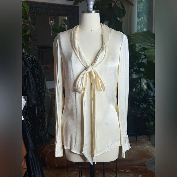 Vintage 1980s Cream Silk Bow Blouse - Picture 3 of 12